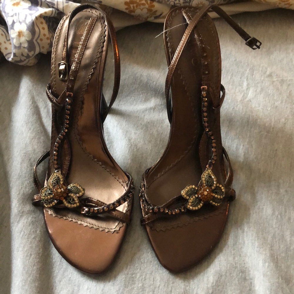 Two lips heels